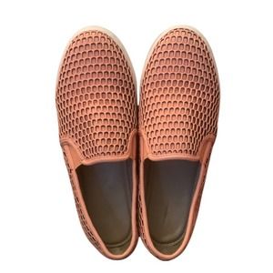 Vicky Comfort Shoes Women’s Size 9.5M Coral White Slip On Textured Top Flats